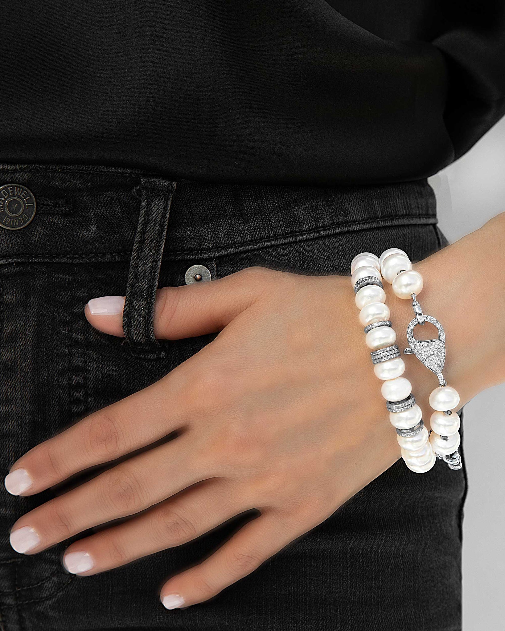 White Pearl and Chain Diamond Bracelet  B0003436 - TBird