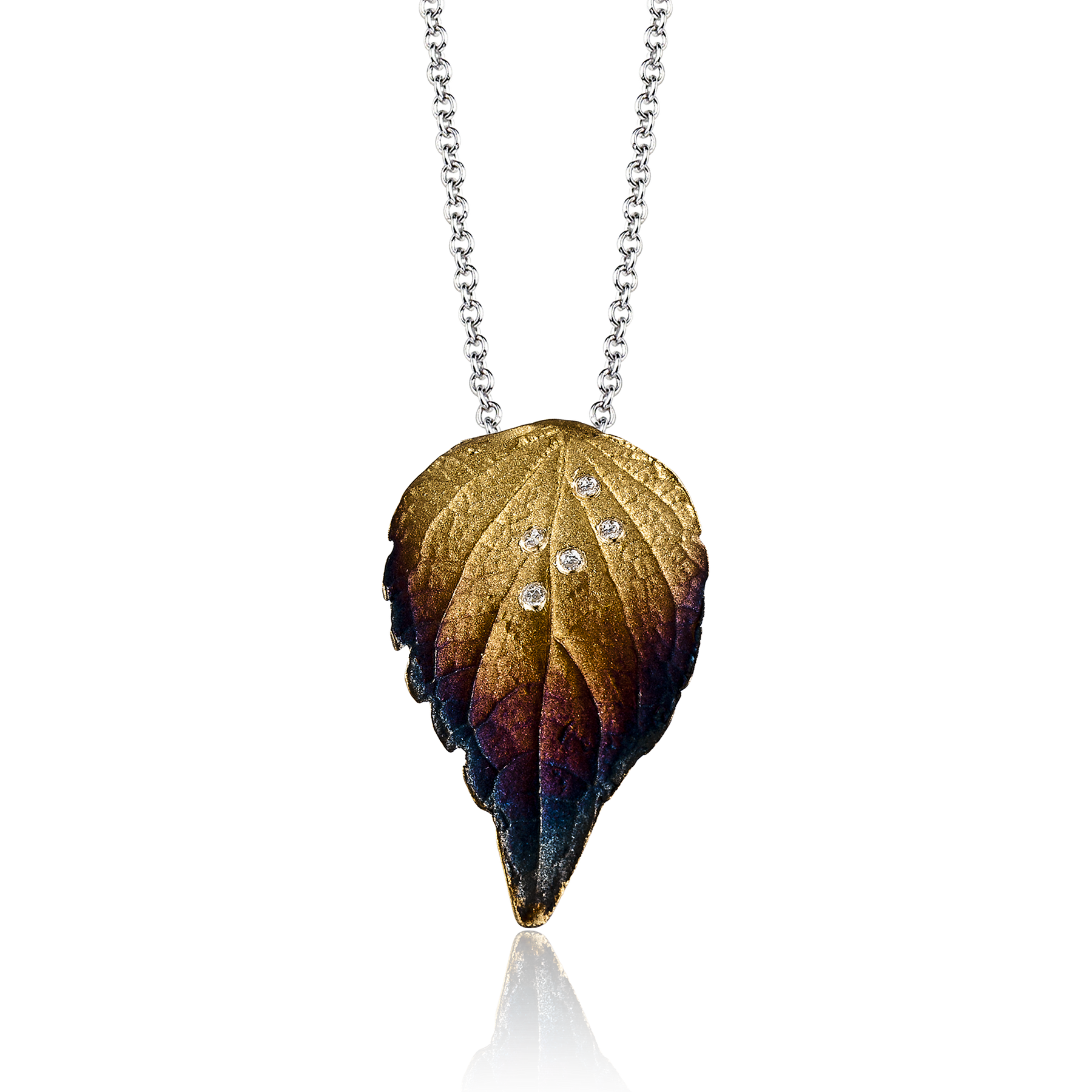 Fallen Leaves Pendant Necklace in 18k Gold with Diamonds DP184