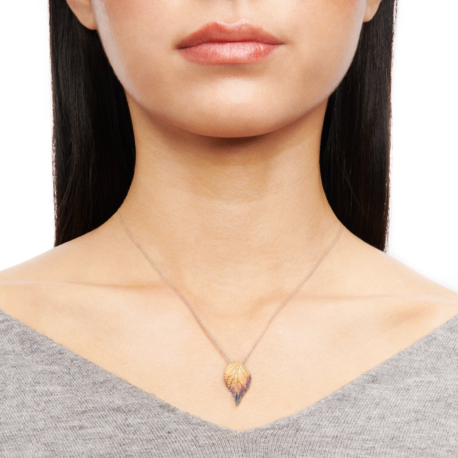Fallen Leaves Pendant Necklace in 18k Gold with Diamonds DP184