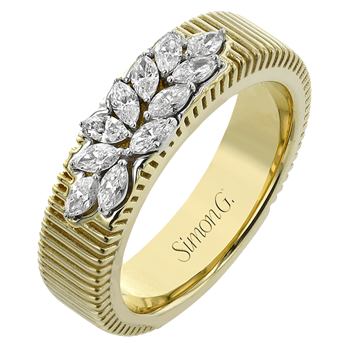 Right Hand Ring In 18k Gold With Diamonds LR3091